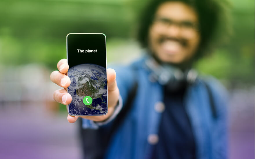 Refurbished smartphone: better for the planet, better for your wallet